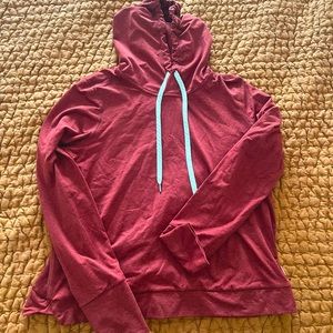 vuori essential hoodie, size small